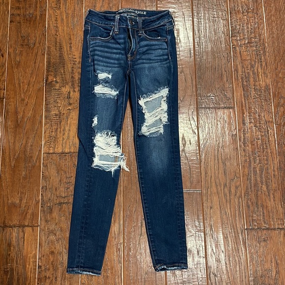 American Eagle ripped jeans - Picture 2 of 4